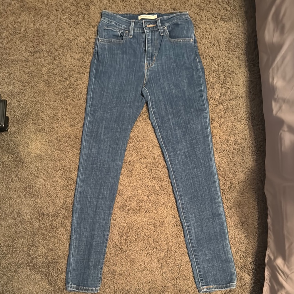 Levi High Rise Skinny Jeans
